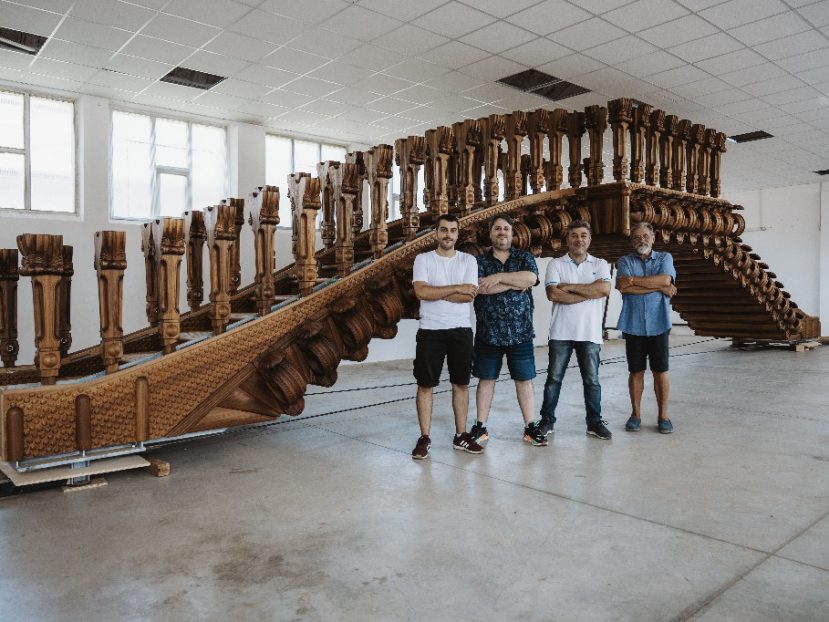 Ponte in legno realizzato con pantografo a controllo numerico a 5 assi, in foto gli specialisti: Simone Carullo, Simone Rasetti, Francesco Carullo e Angelo Catano